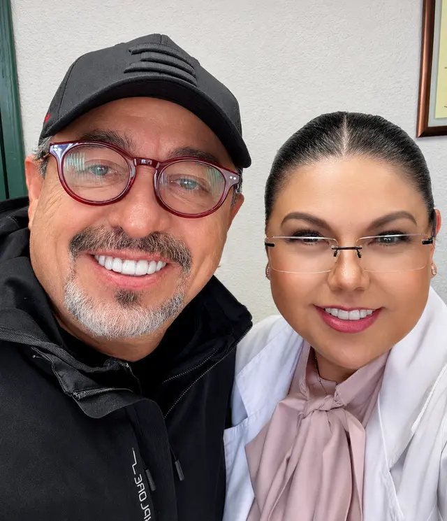 Borrego Nava con la Dra. Leslie